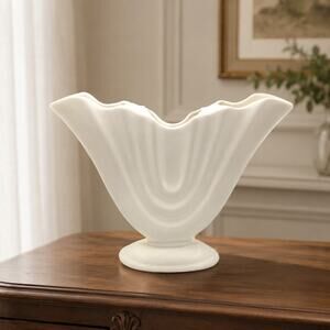 Vintage Camark Pottery #288 White Art Deco Fan Vase 9.5” Arkansas USA